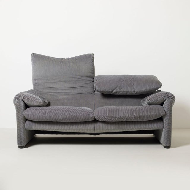 Postmodern Maralunga Two-Seater Sofa by Vico Magistretti for Cassina, Italy, 1980s For Sale - Image 3 of 11