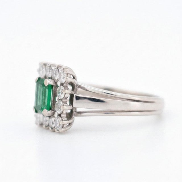 1970s Vintage Emerald & Diamond Halo Gold Ring - 1970s, Size 6 For Sale - Image 5 of 6