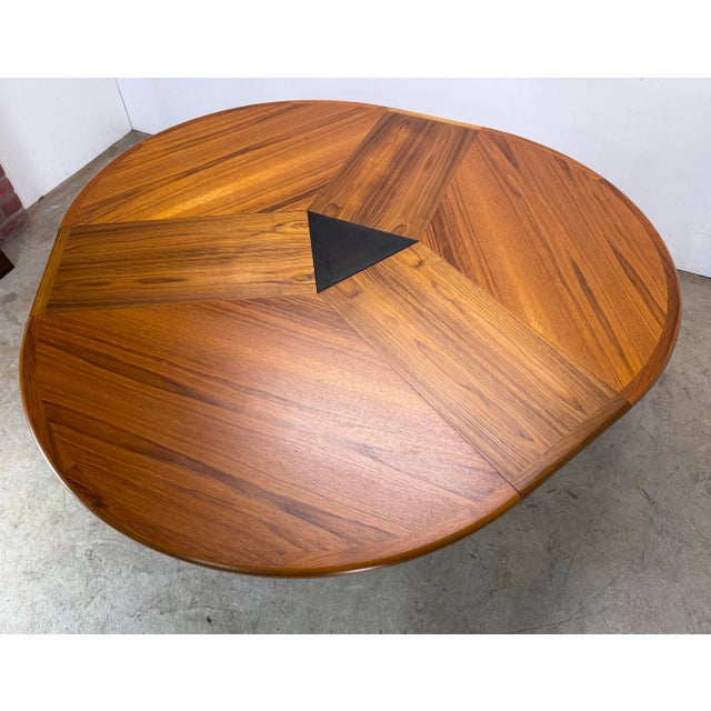 1970s Danish Modern Expanding Model Dc06 "Lotus" Dining Table in Teak by Skovby Møbelfabrik, Denmark, C. 1970's For Sale - Image 5 of 12