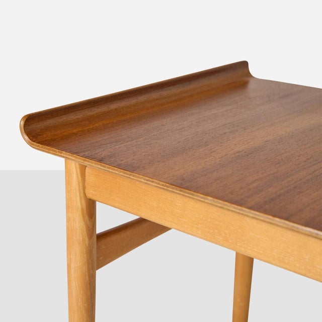 1950s A “Shell” series side table by Hans J Wegner for Fritz Hansen For Sale In San Francisco - Image 6 of 9