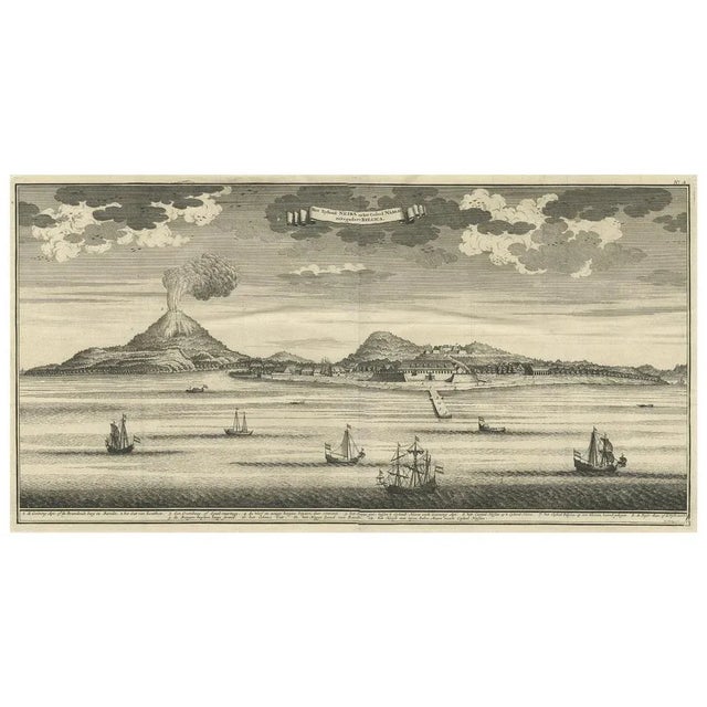 Antique print titled 'Het Eyland Neira, en het Casteel Nassau mitsgaders Belgica'. Beautiful view of Banda Neira with Fort...
