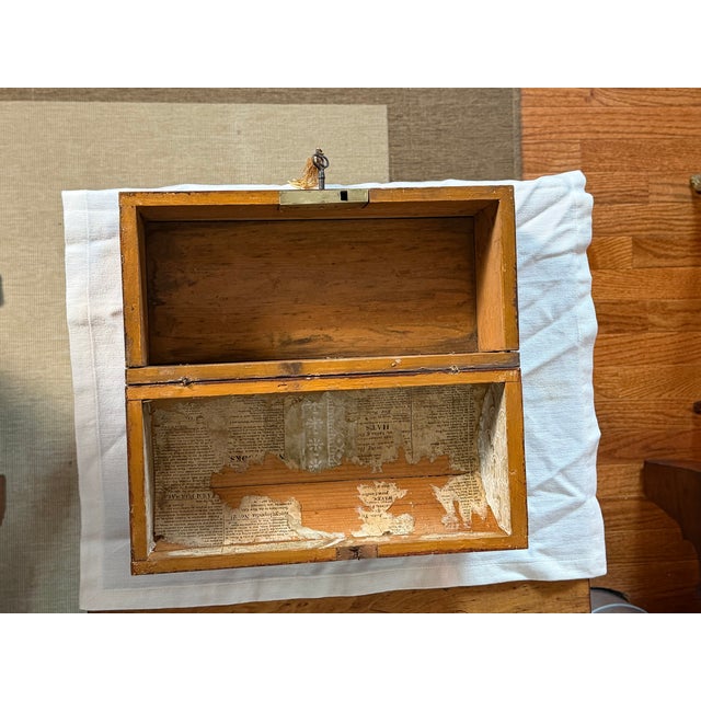 Early 19th C. American Primitive Grain-Painted Dome-Top Box For Sale - Image 12 of 14