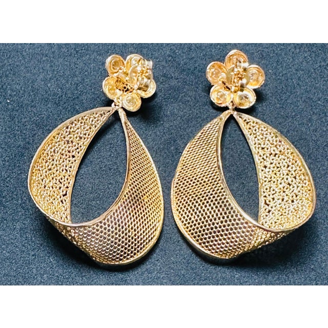 Introducing our exquisite Vintage 21 Karat Yellow Gold Dangling Earrings, a true statement piece adorned with diamonds....