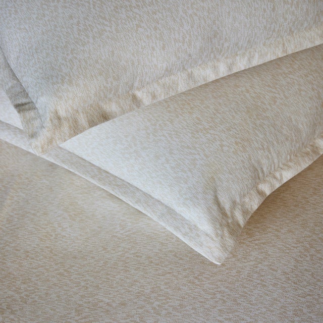 Taupe colored soft Hazy Pattern on buttery soft cotton sateen. The perfect canvas for layered luxury. ∙Duvet Cover ∙Fitted...