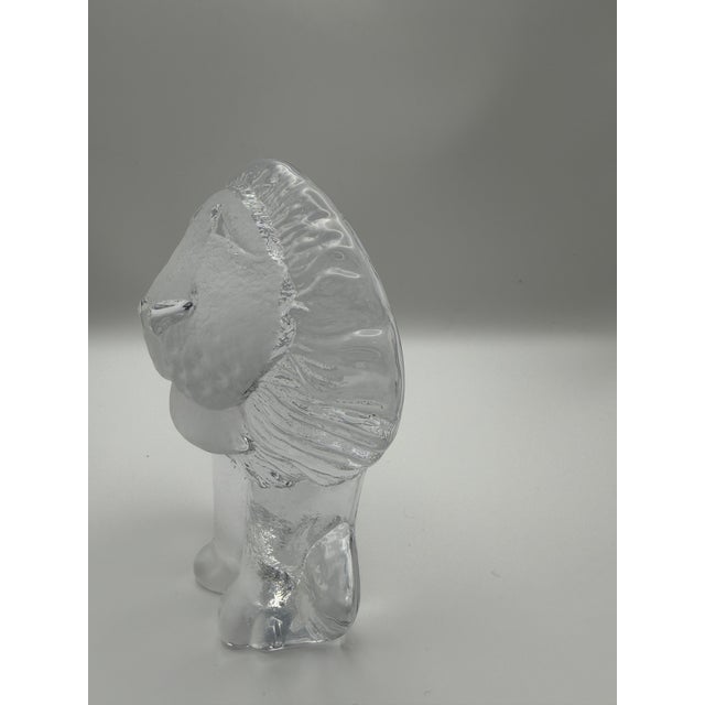Mats Jonasson 1970s Mid-Century Modern Royal Krona Art Glass Sitting Lion Paperweight by Mats Jonasson For Sale - Image 4 of 5