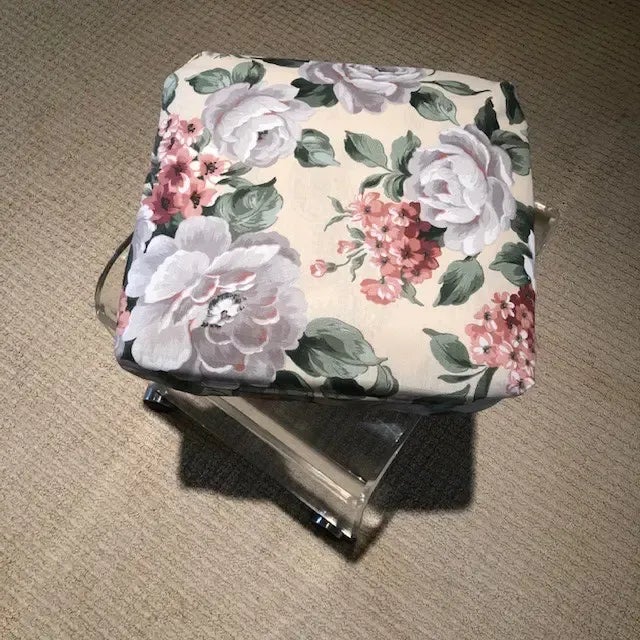 1970s 1970s Vintage Mid-Century Modern Waterfall Lucite Vanity Stool With Swivel and Chrome Rollers For Sale - Image 5 of 5