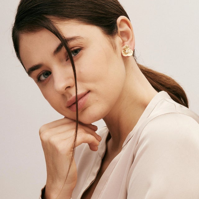 Syna Yellow Gold Flower Earrings with Diamonds, a Pair For Sale - Image 4 of 5