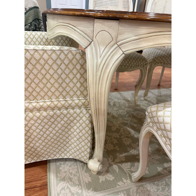 Late 20th Century French Provincial Oval Dining Table With 8 Chairs – Cream Painted Base & Figured Wood Top For Sale - Image 9 of 12