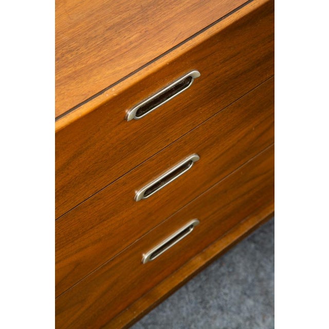 Brown Mid Century Modern Dresser Credenza Bp John Metal 9 Drawer Walnut Vintage MCM Nm For Sale - Image 8 of 12