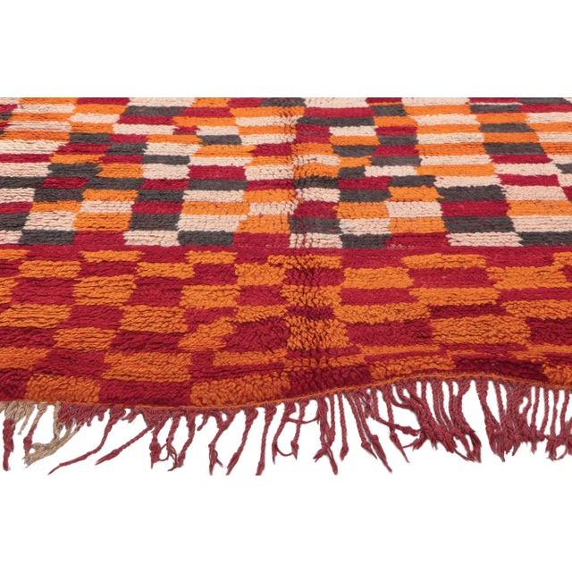 Mid 20th Century Vintage Checkered Boujad Moroccan Rug - 04'09 X 05'03 For Sale - Image 5 of 10