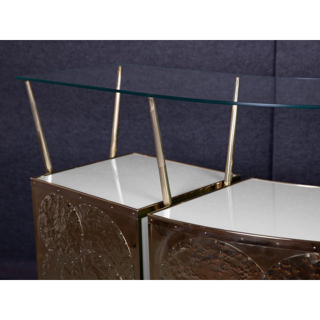Contemporary Italian Curved Cocktail Bar in White Murano Glass and Brass from Justfurnituress SRL For Sale - Image 3 of 10