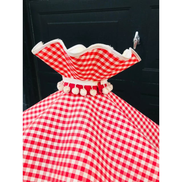 1970s A Pair of Cottage-Core Stiffel Attributed Brass and White Porcelain Table Lamps With Gingham Red Shades For Sale - Image 5 of 12