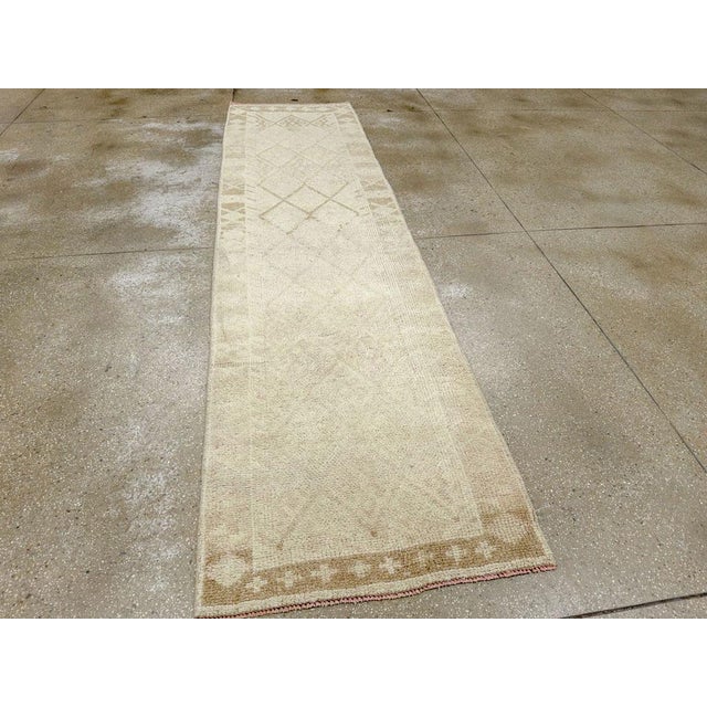Ivory Galerie Shabab Collection Mid-20th Century Turkish Anatolian Runner For Sale - Image 8 of 10