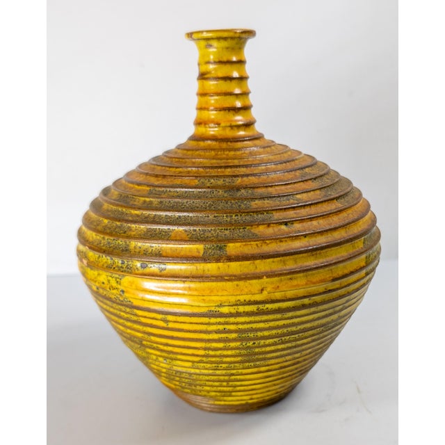 Alvino Bagni Mid-Century Modern Italian Art Pottery Vase by Alvino Bagni for Raymor For Sale - Image 4 of 14