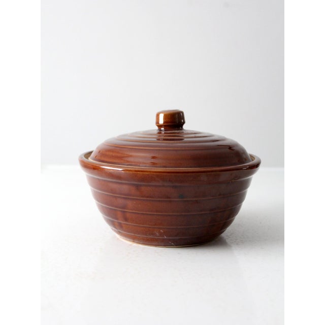 This is an antique Monmouth Western Stoneware casserole dish circa 1910-1930s. The "ovenproof" dish has a ribbed design...