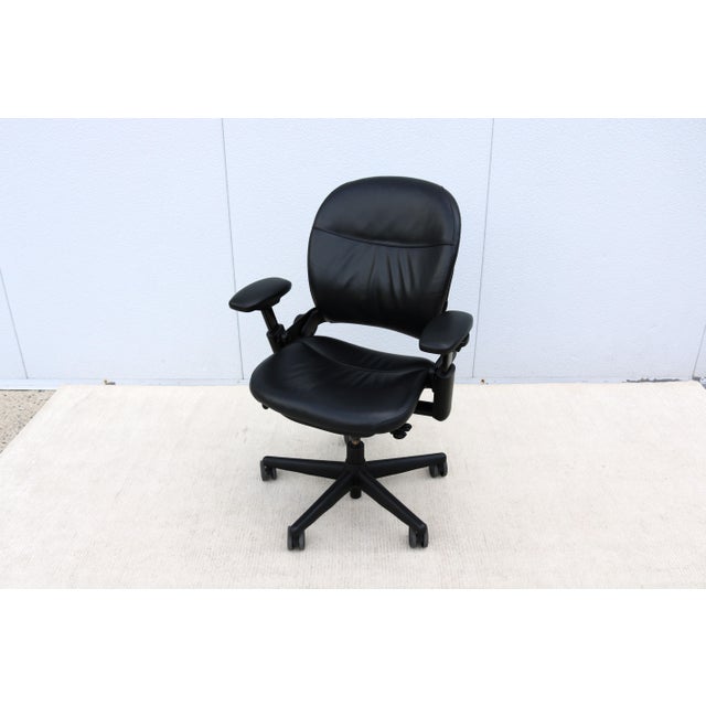 2000 - 2009 Steelcase Leap Ergonomic Office Desk Chair in Black Leather, Fully Adjustable For Sale - Image 5 of 18