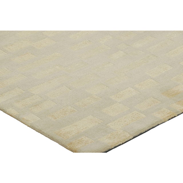 Rug & Kilim’s Modern Rug in White With Beige Geometric Patterns For Sale In New York - Image 6 of 7