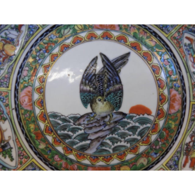 A pictorial owl appears ready to take flight in the intricately hand-painted Rose Medallion plate. Beautiful colors...