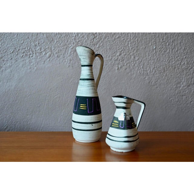 This pair of ceramic pitchers perfectly encapsulates the poetry of post-war German design, with its distinctive blend of...
