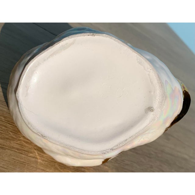 1960s Vintage Swan Figurine With Gold Detail edging and rippled wing feathers.