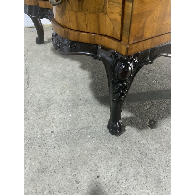 Wood Baroque Chest of Drawers in Walnut, 1750s For Sale - Image 7 of 18