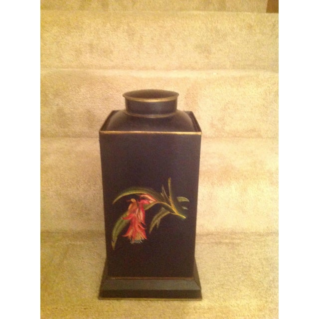 1990s English Traditional Tole Tea Caddy with Humming Bird Design For Sale - Image 9 of 13