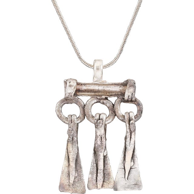 1 5/8" height plus the suspension loop. In four pieces with a banded hollow back cylindrical top bar suspending three duck...