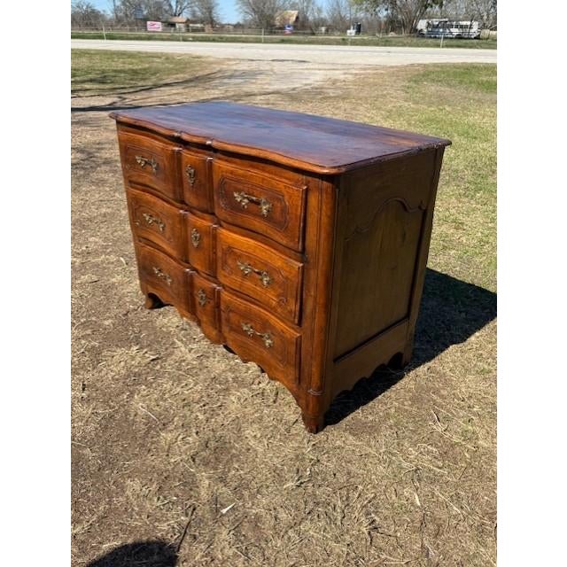 Large 18th Century French Louis XV Solid Walnut Period Chateau Chest of Drawer / Commodes For Sale - Image 6 of 18