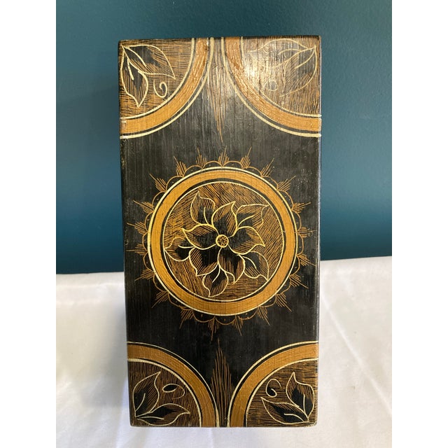 1950s 1950s Vintage Gold and Black Lacquered Decorative Box For Sale - Image 5 of 8