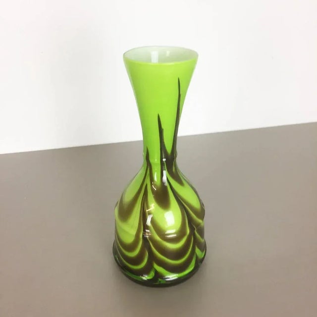 Italian Opaline Florence Vase from Carlo Moretti, 1970s For Sale - Image 3 of 11