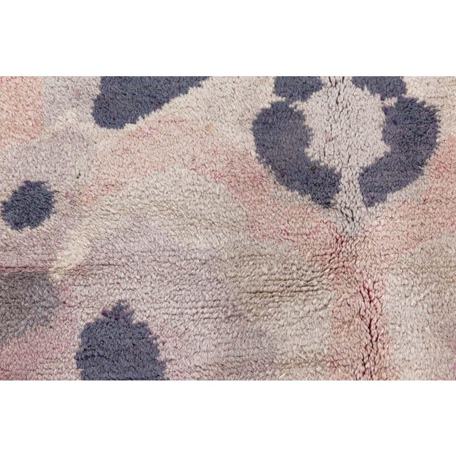 Doris Leslie Blau Vintage French Art Deco Floral Light Gray Hand-Knotted Rug For Sale - Image 9 of 10