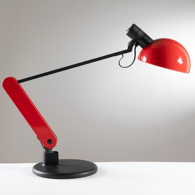 The Praxi table lamp is an icon of Italian industrial design, created by the multi-award-winning designer Bruno Gecchelin...