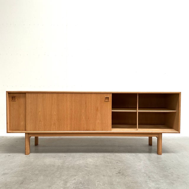 Mid-Century Modern Danish Model 21 Sideboard in Oak by Omann Jun, 1960s For Sale - Image 3 of 18