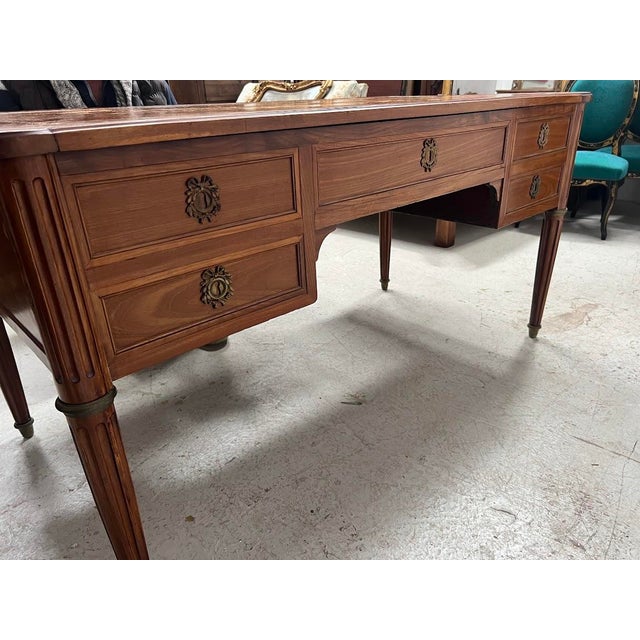 Louis XVI Style Desk in Walnut Wood, 1800s For Sale - Image 5 of 18