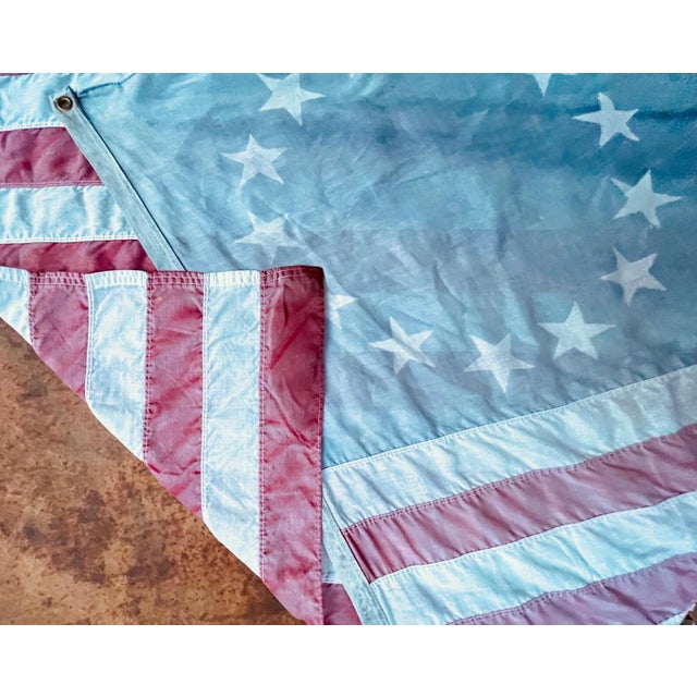American Real Vintage Betsy Ross American Revolutionary Flag 13 Stars Cotton 1976 With Beautiful Naturally Faded Patina 3x5 For Sale - Image 3 of 8