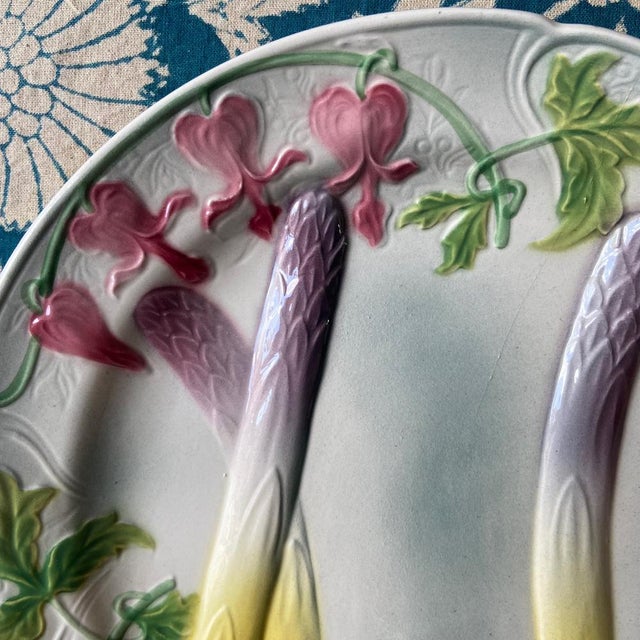 French Art Nouveau Majolica Asparagus Plates from Saint Clément, 1920s, Set of 4 For Sale - Image 4 of 10