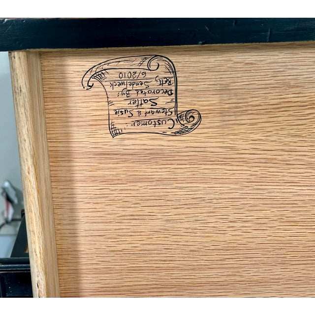 Karges Furniture Karges Black & Gilt Lacquered Breakfront Display Cabinet | Neoclassical Regency China Cabinet | 90” H For Sale - Image 4 of 12