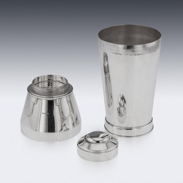English Art Deco Silver Cocktail Shaker from Walker & Hall, 1939 For Sale - Image 11 of 16