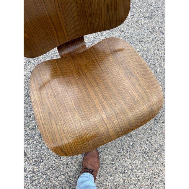 Wood 1960s Charles Eames Style Plywood LCW Lounge Chair For Sale - Image 7 of 12