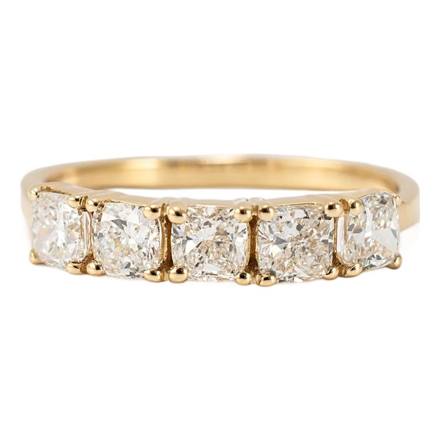 18k Yellow Gold 1.26ct Cushion Lab Grown Diamond Shared Prong Wedding Band Ring, Size 7.5 For Sale