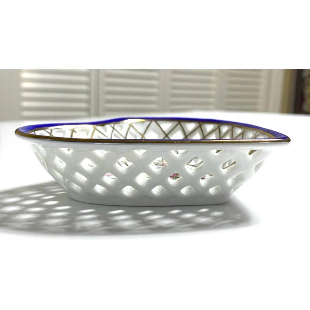 1980s Vintage Porcelain Heart Trinket Dishes – Blue Rim Lattice Jewelry Catchalls (Set of 2) For Sale - Image 5 of 6