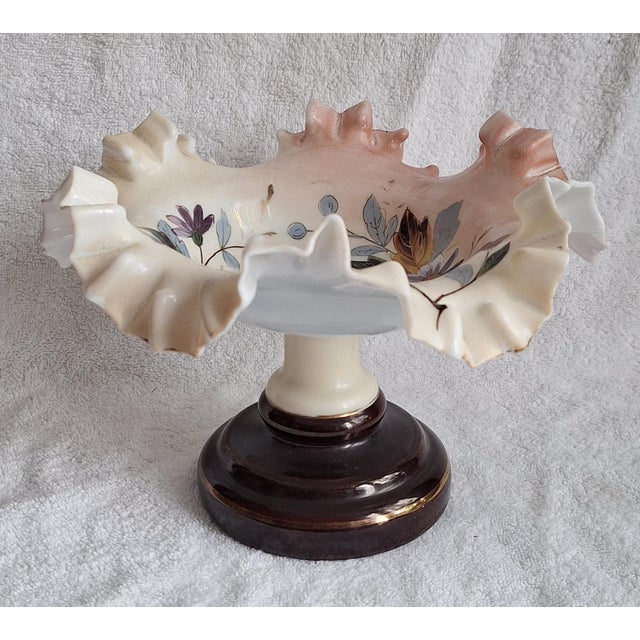 Slight abrasion of the paintwork.