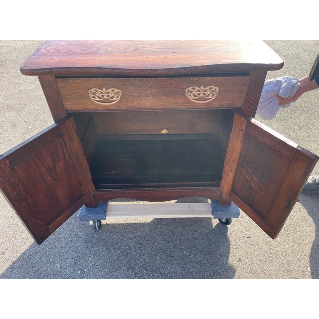 1900-1909 Quartersawn Oak Washstand For Sale - Image 4 of 8