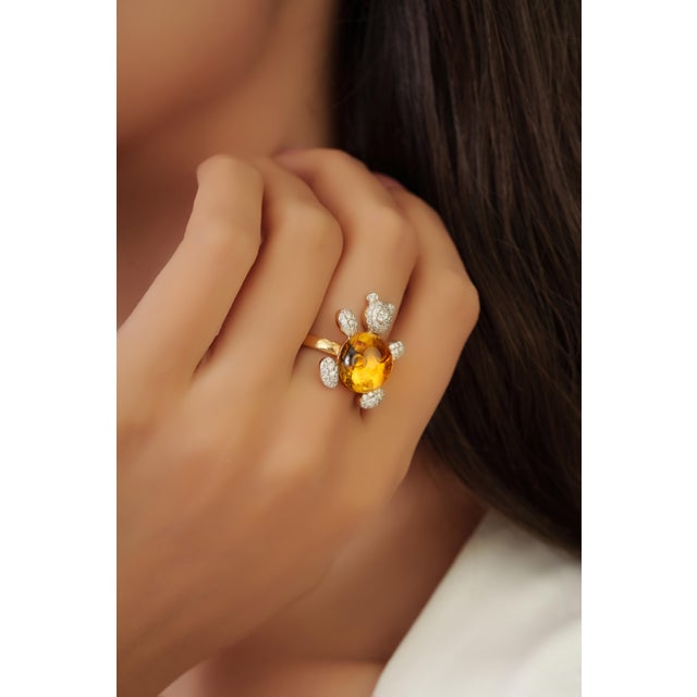 Yellow Whimsical Diamond Bear Cocktail Ring With 7.24ct Cabochon Citrine in 18k Gold Size 7 For Sale - Image 8 of 15