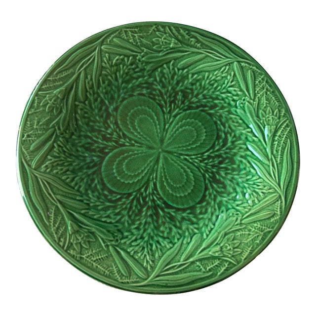 1890's Antique Portuguese Green Majolica Botanical Fern and Clover Plate – Clover & Fern Relief – Emerald Glaze For Sale