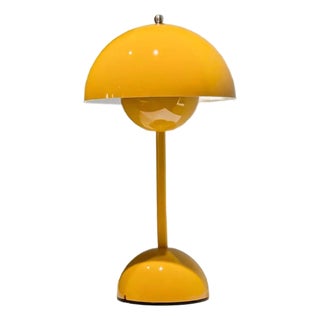 Retro Bud-Shaped Metal Table Lamp For Sale