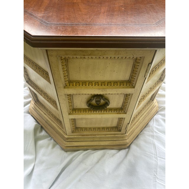 1960s Vintage Cream Octagon Liquor Cabinet Side Table by American of Martinsville For Sale - Image 6 of 8