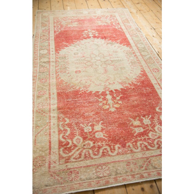 1960s 1960s Vintage Turkish Oushak Roundel Multicolor Wool Rug For Sale - Image 5 of 10