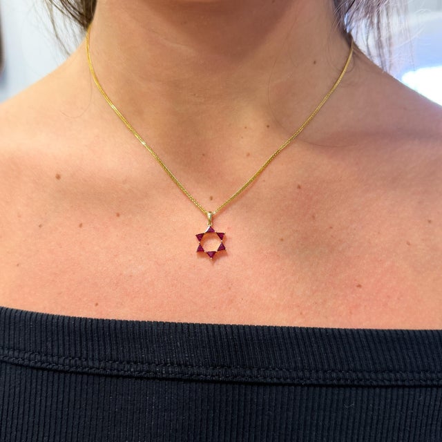 Contemporary Ruby Star of David 18k Gold Pendant Necklace For Sale - Image 3 of 9