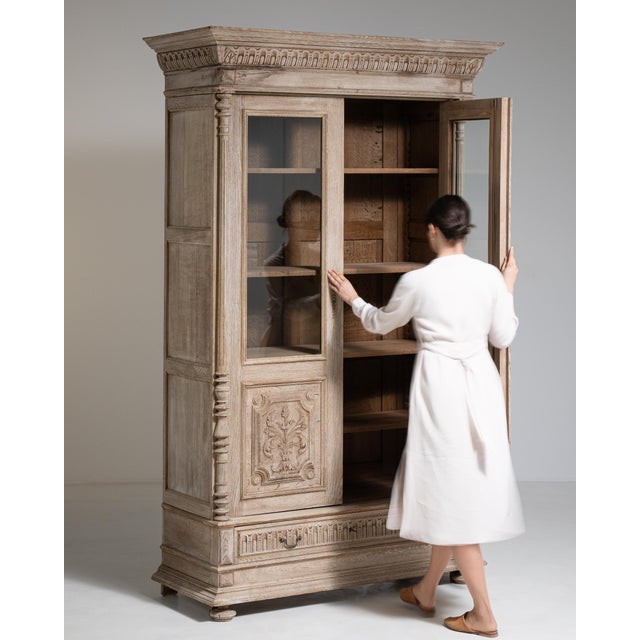 Traditional Carved Oak Vitrine Late 19th Century France For Sale - Image 3 of 17